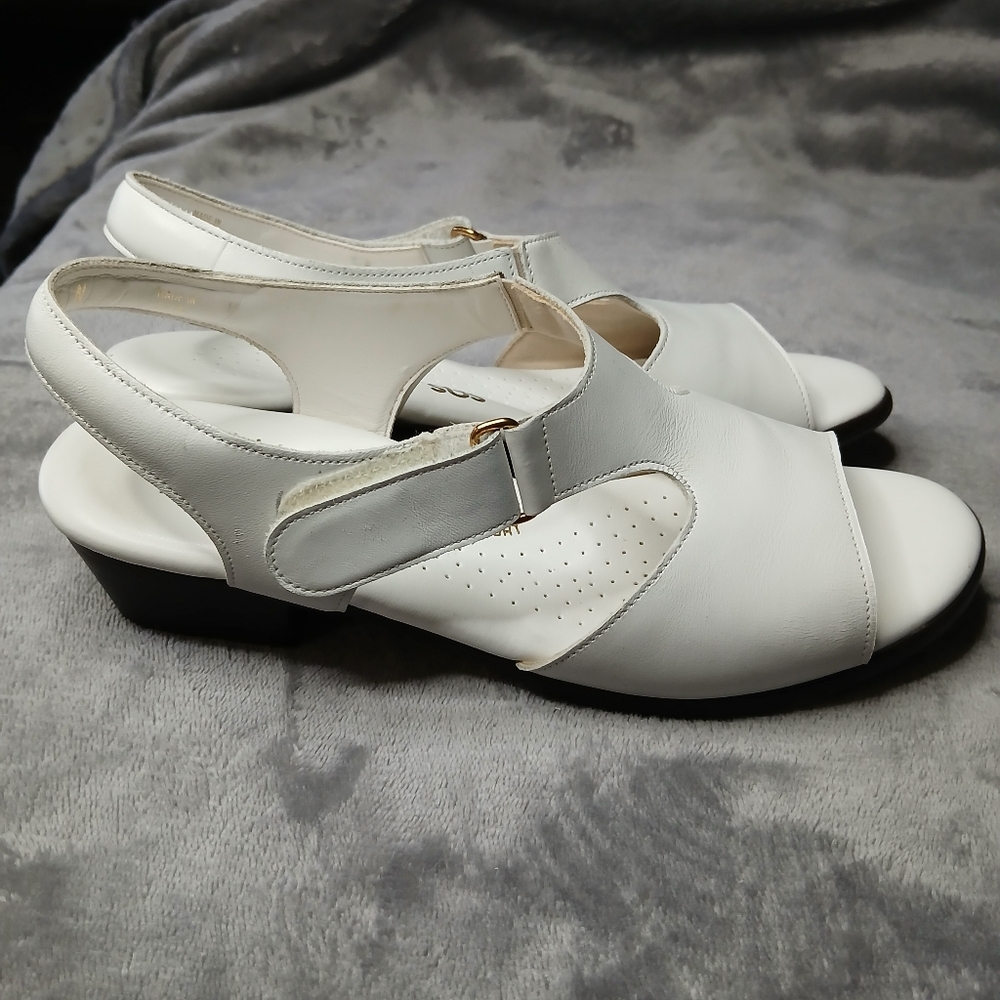 SAS‎ White Leather Sandals - Picture 4 of 16